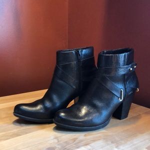 Black leather BOC Born Concept size 7 ankle boots